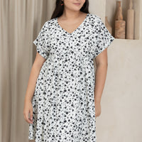 Hannah Babydoll Dress In White Floral
