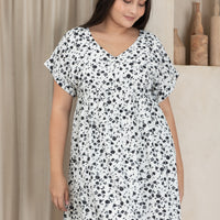 Hannah Babydoll Dress In White Floral