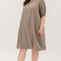 Eleanor Elastic Neckline Shift Dress In Sidewalk Grey