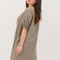 Eleanor Elastic Neckline Shift Dress In Sidewalk Grey