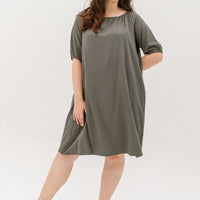 Eleanor Elastic Neckline Shift Dress In Green