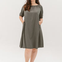 Eleanor Elastic Neckline Shift Dress In Green