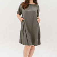 Eleanor Elastic Neckline Shift Dress In Green