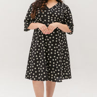 Cherie Textured Dress In Black Daisy