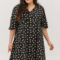 Cherie Textured Dress In Black Daisy