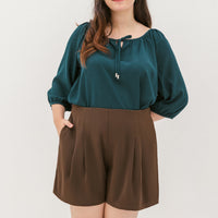 Gretel Front Pleated Shorts In Mocha