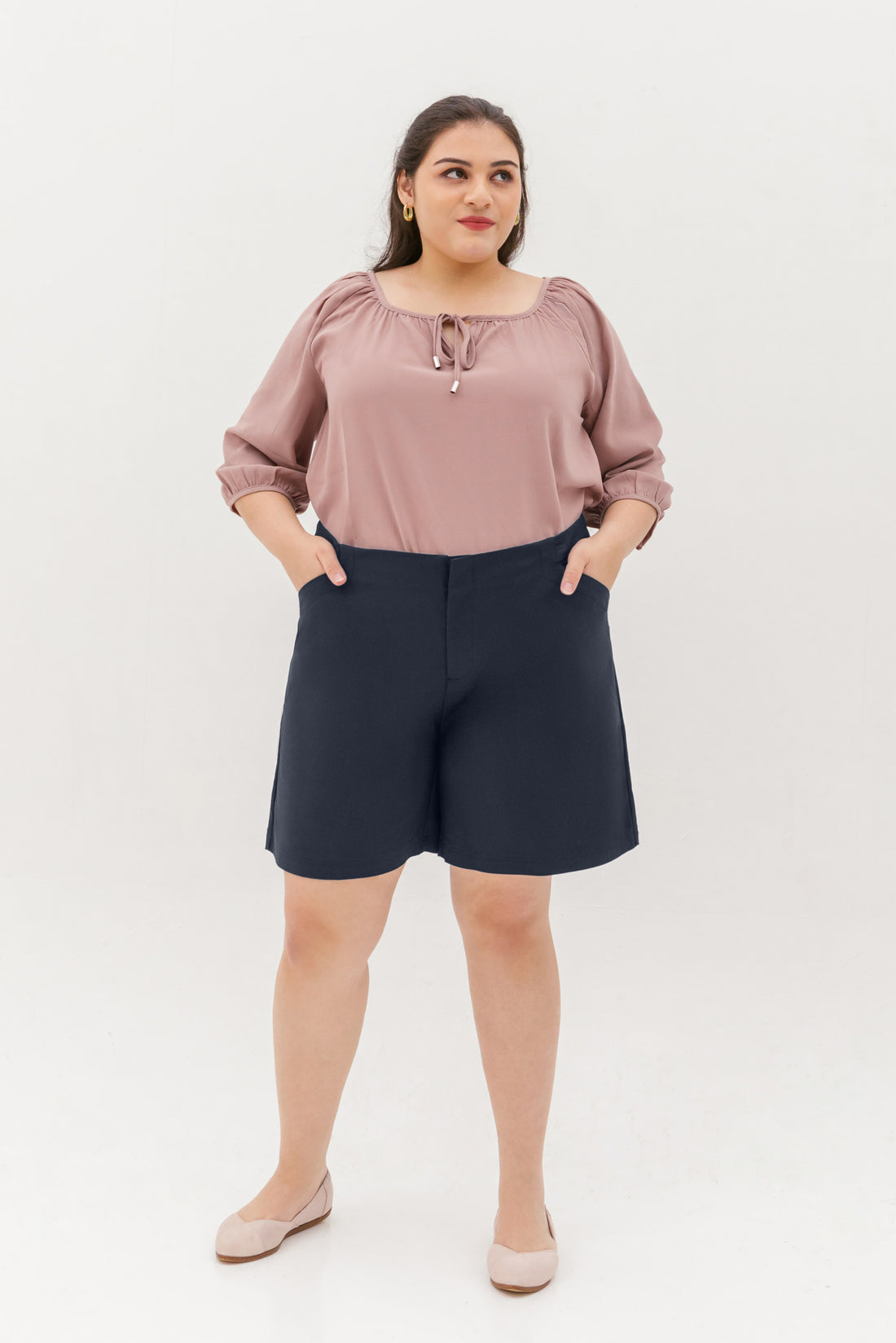 Zelda Tailored Bermuda Shorts In Navy Blue