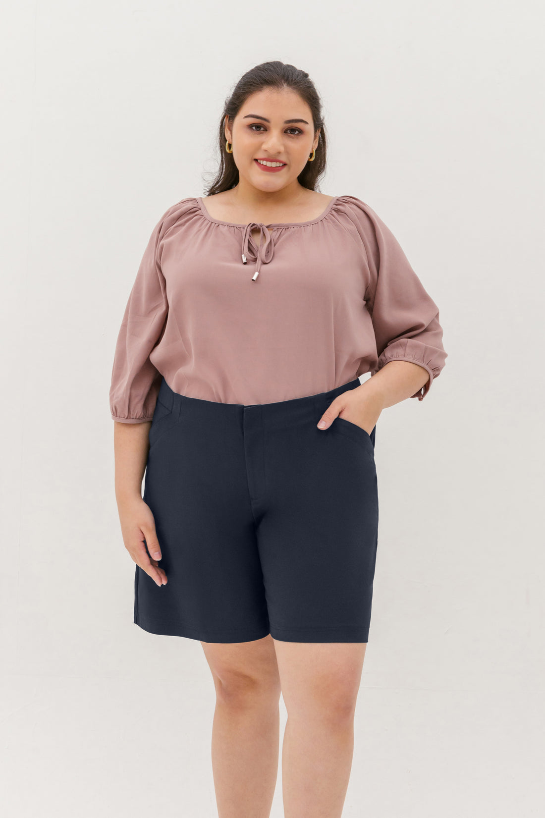 Zelda Tailored Bermuda Shorts In Navy Blue