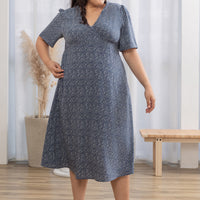 Petra Flowy V-Neck Midi Dress In Blue