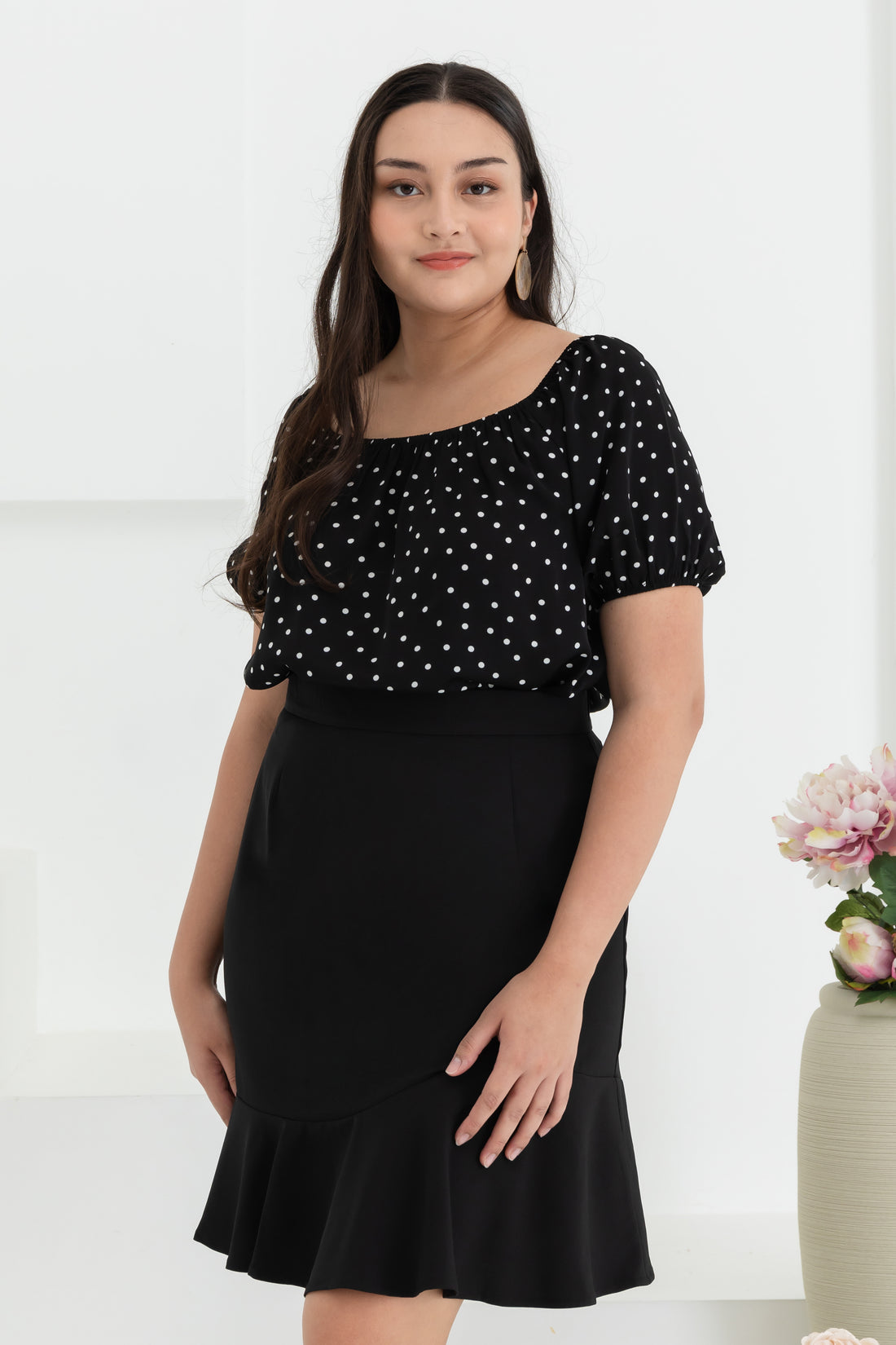Mirabelle Ruffle Pencil Skirt In Black