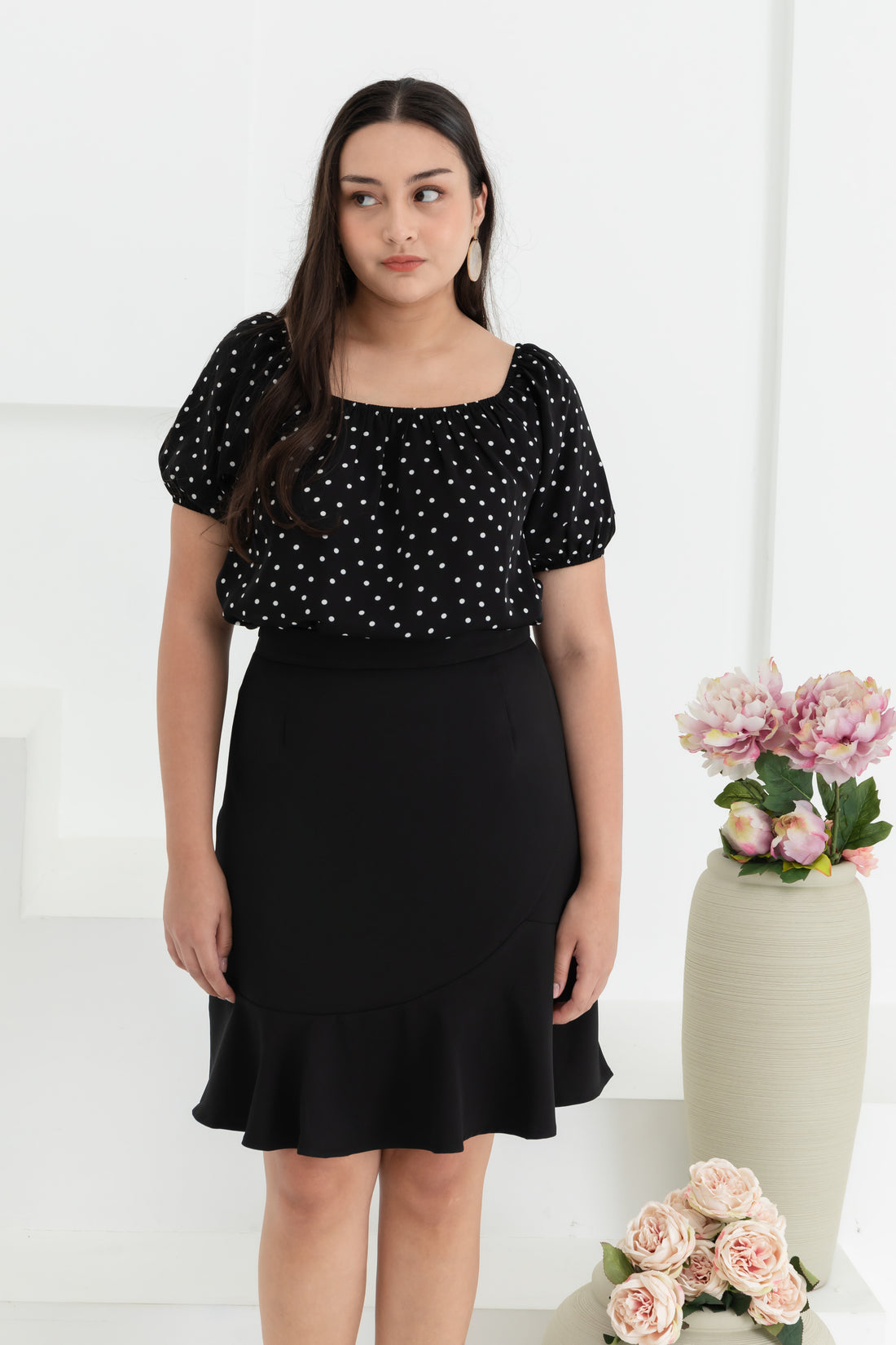 Mirabelle Ruffle Pencil Skirt In Black