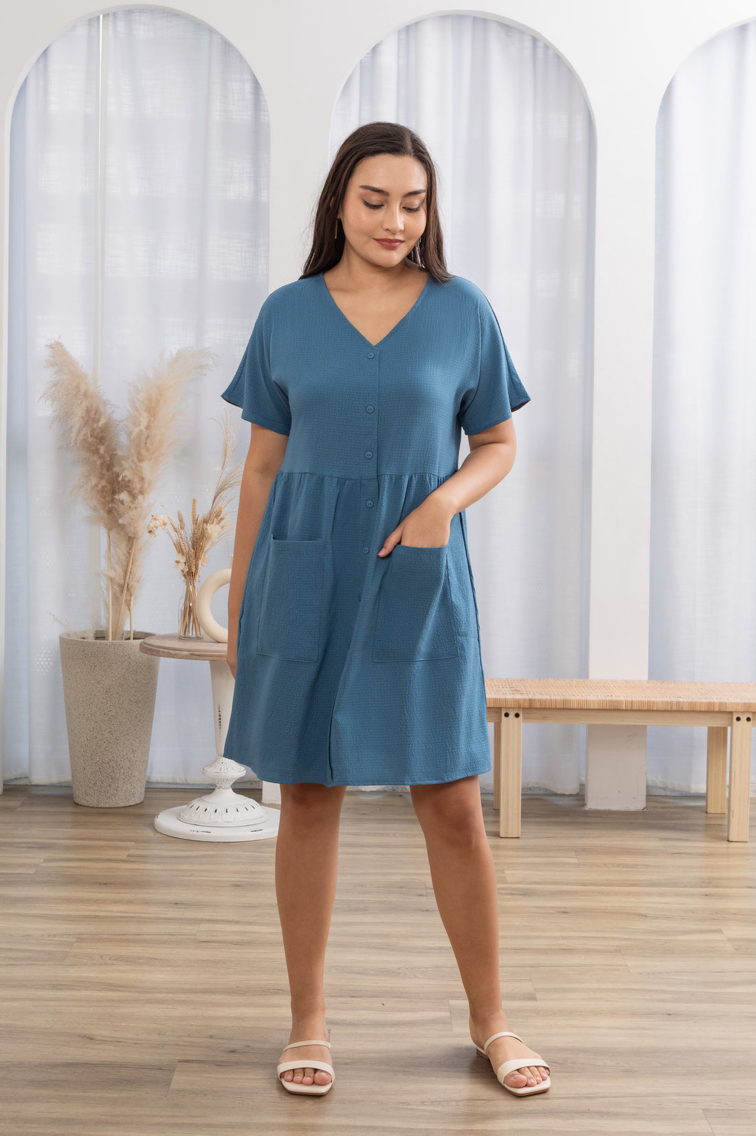 Olivia Buttoned Pocket Dress In Blue Jay