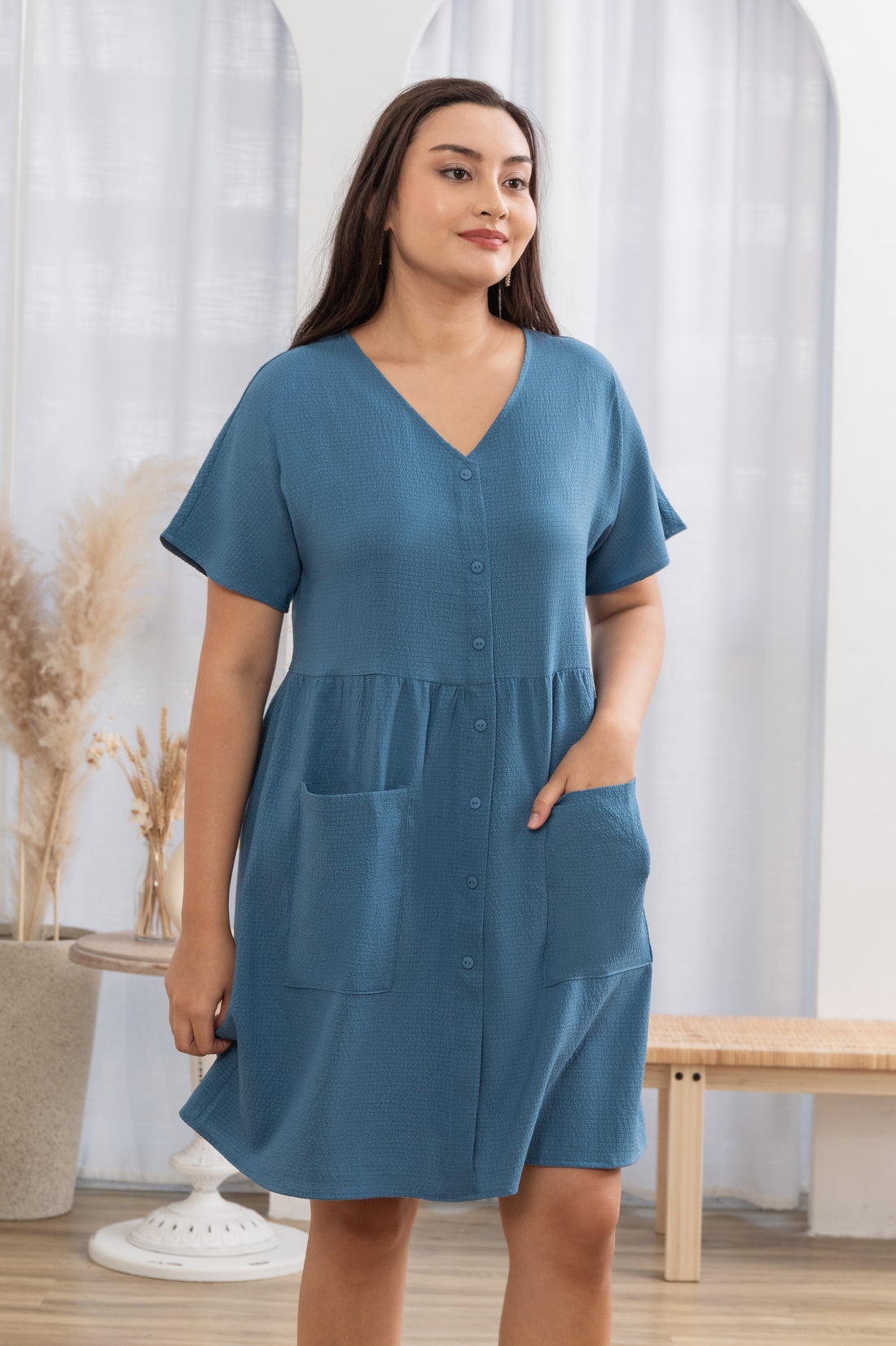 Olivia Buttoned Pocket Dress In Blue Jay