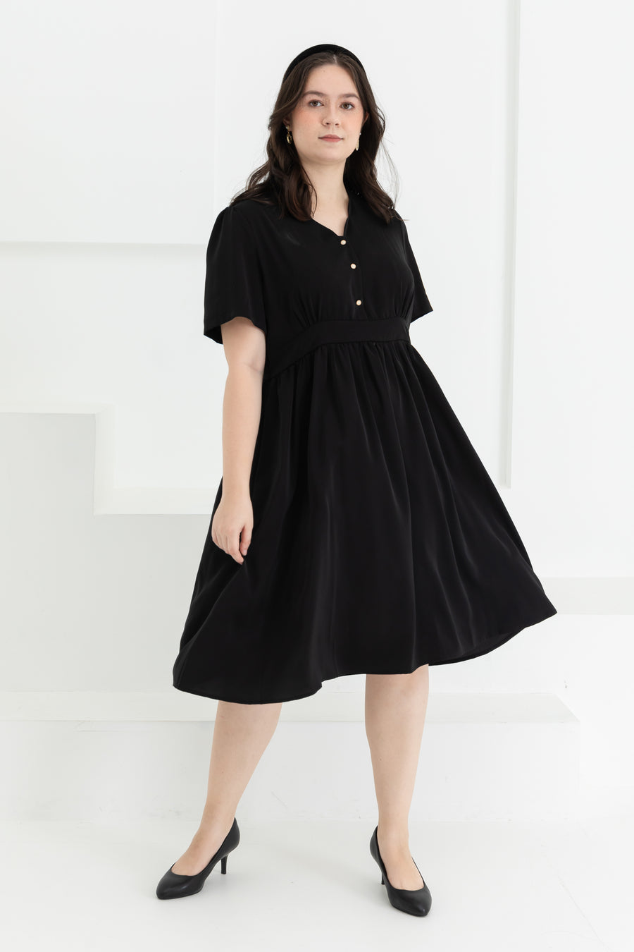 Jeanette Scalloped Neckline Dress In Black