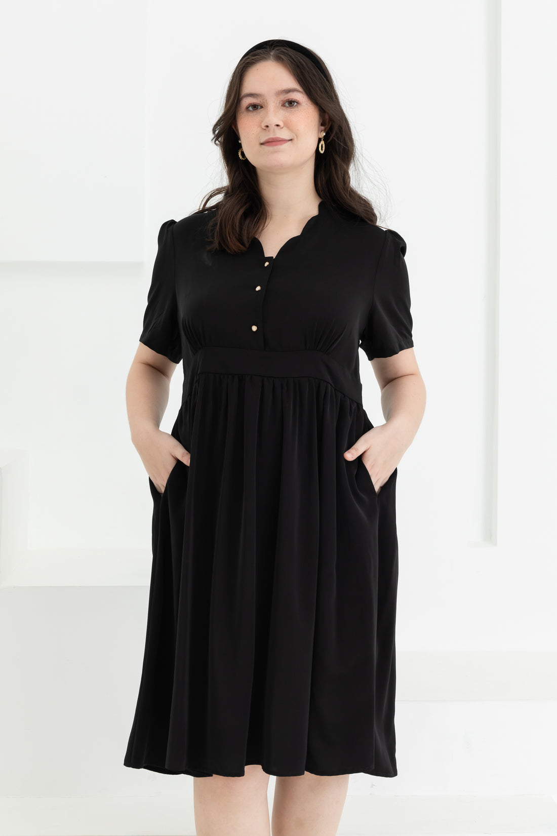 Jeanette Scalloped Neckline Dress In Black