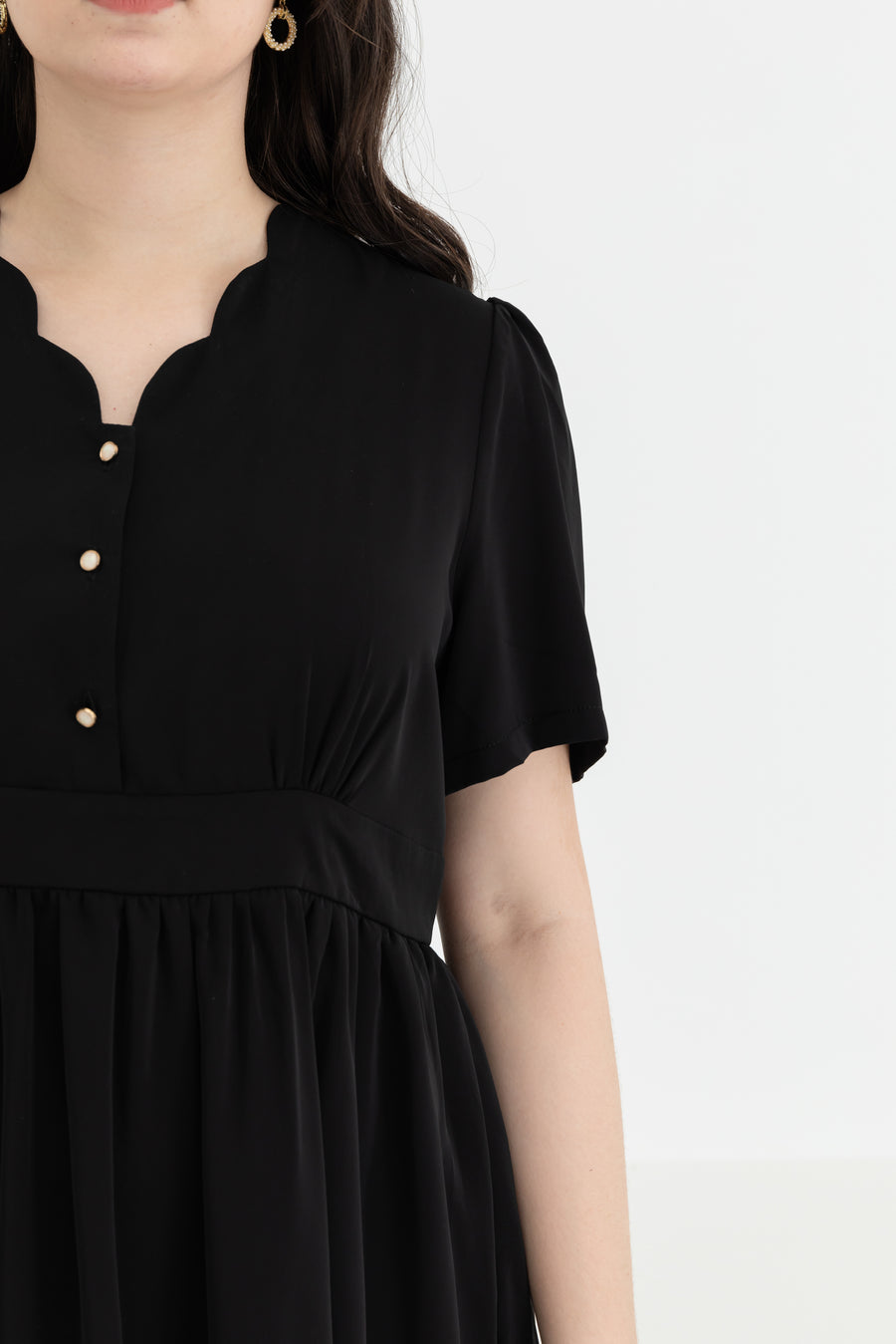 Jeanette Scalloped Neckline Dress In Black