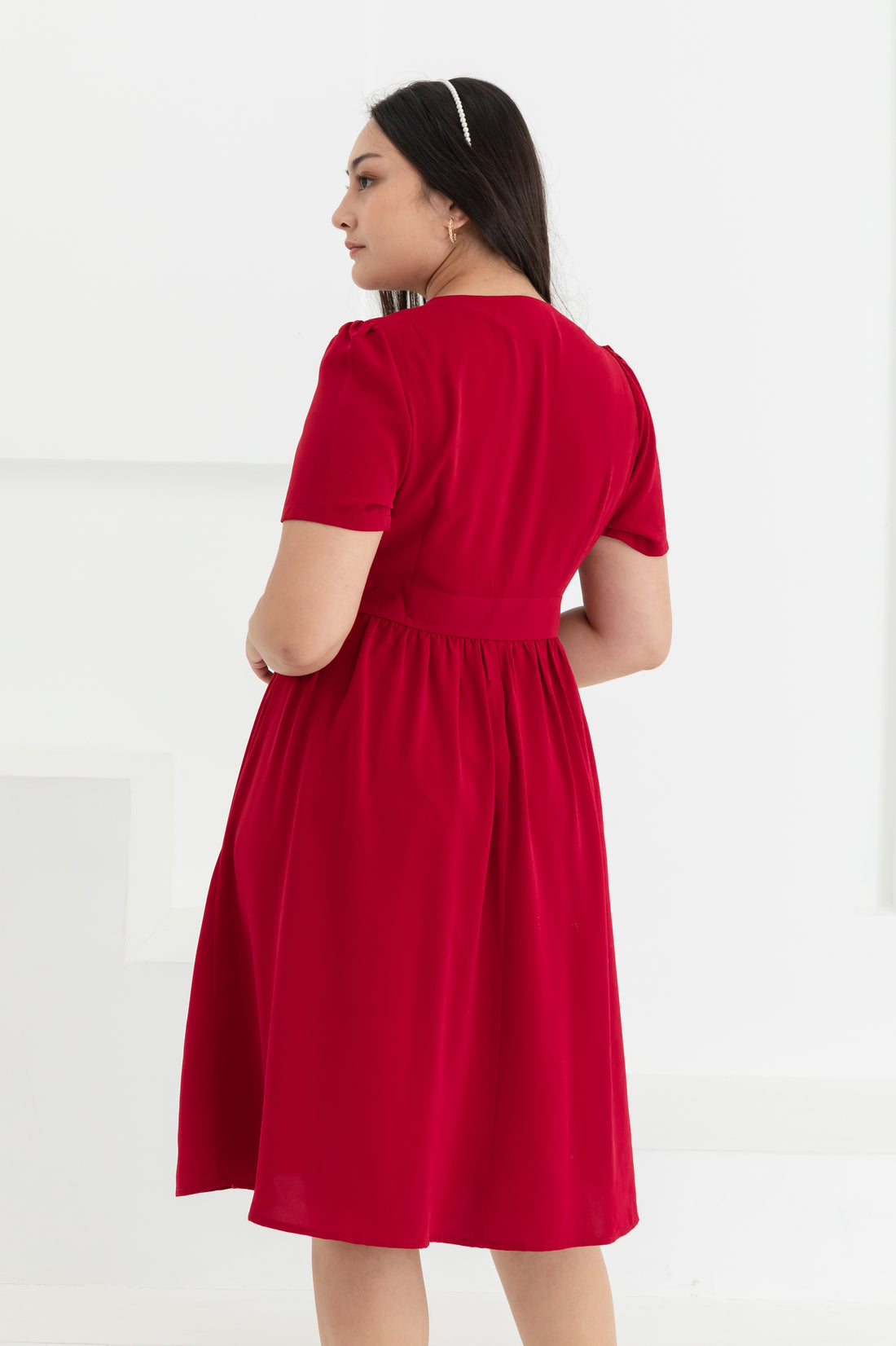 Jeanette Scalloped Neckline Dress In Carmine Red