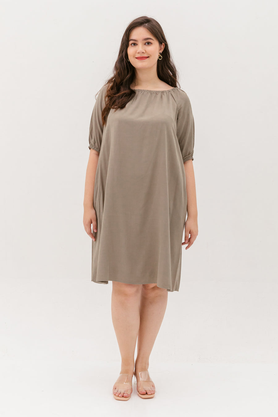 Eleanor Elastic Neckline Shift Dress In Sidewalk Grey