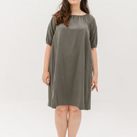 Eleanor Elastic Neckline Shift Dress In Green