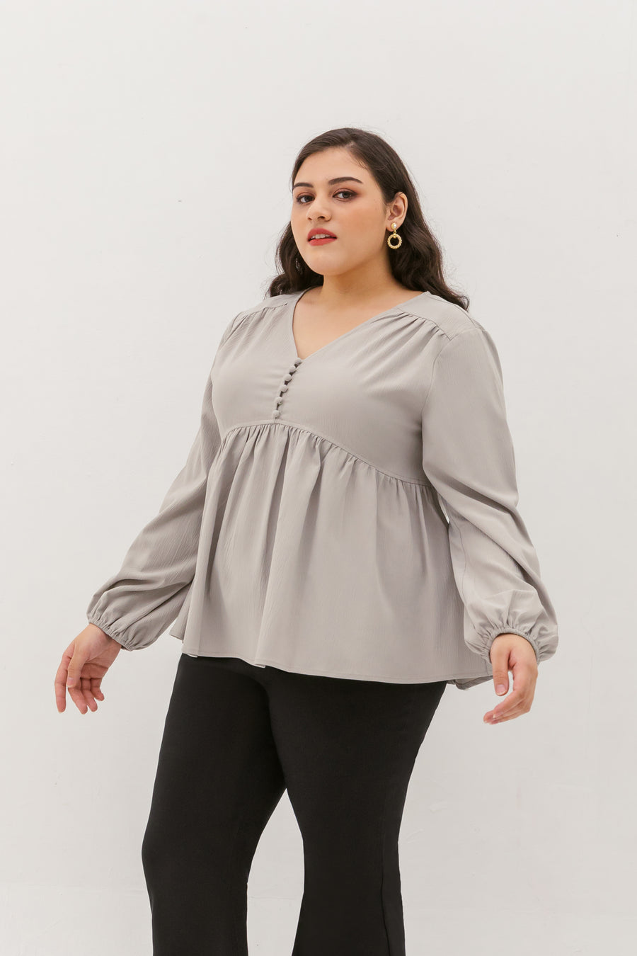 Bernadette Long-Sleeve Babydoll Top In Light Grey