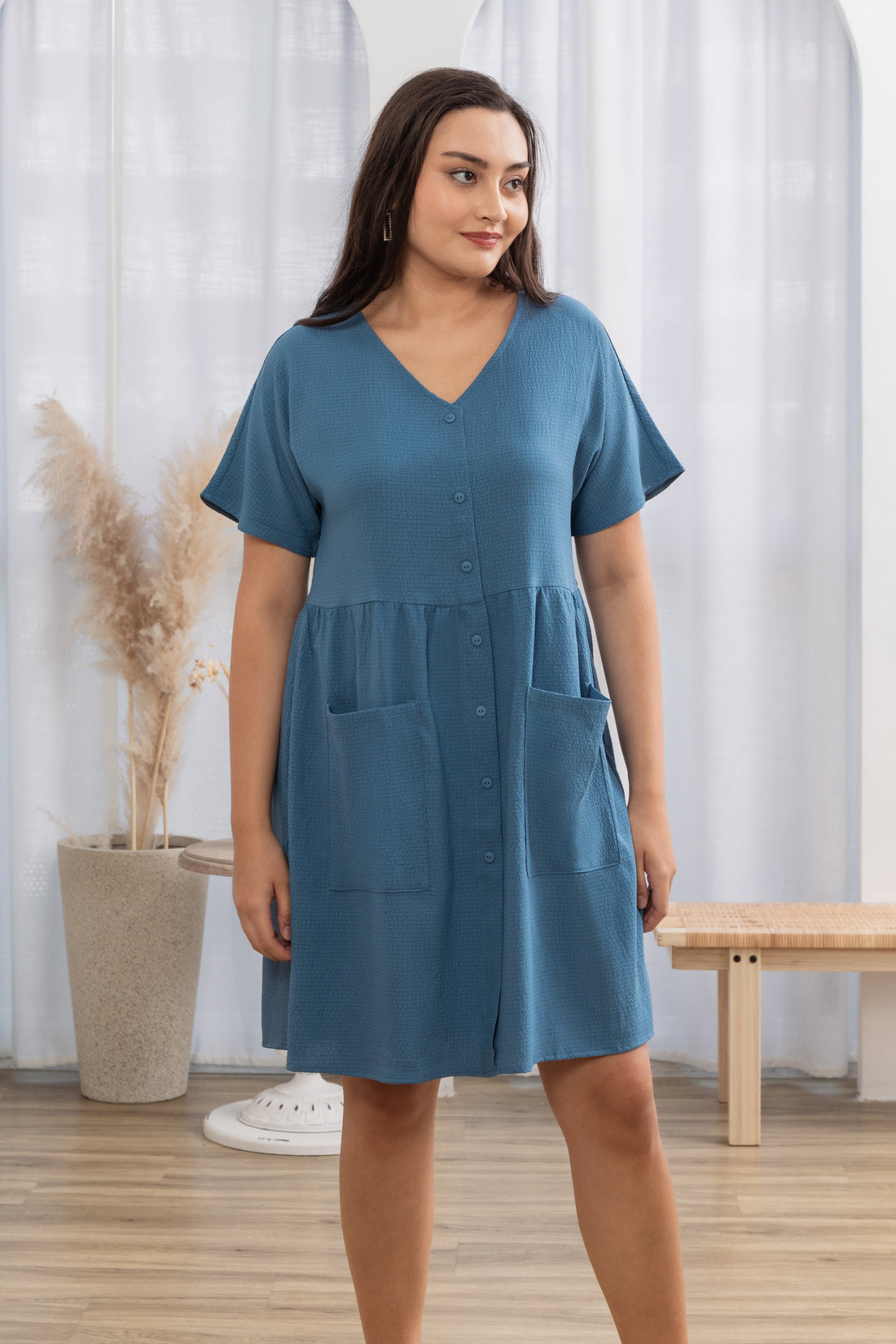 Olivia Buttoned Pocket Dress In Blue Jay
