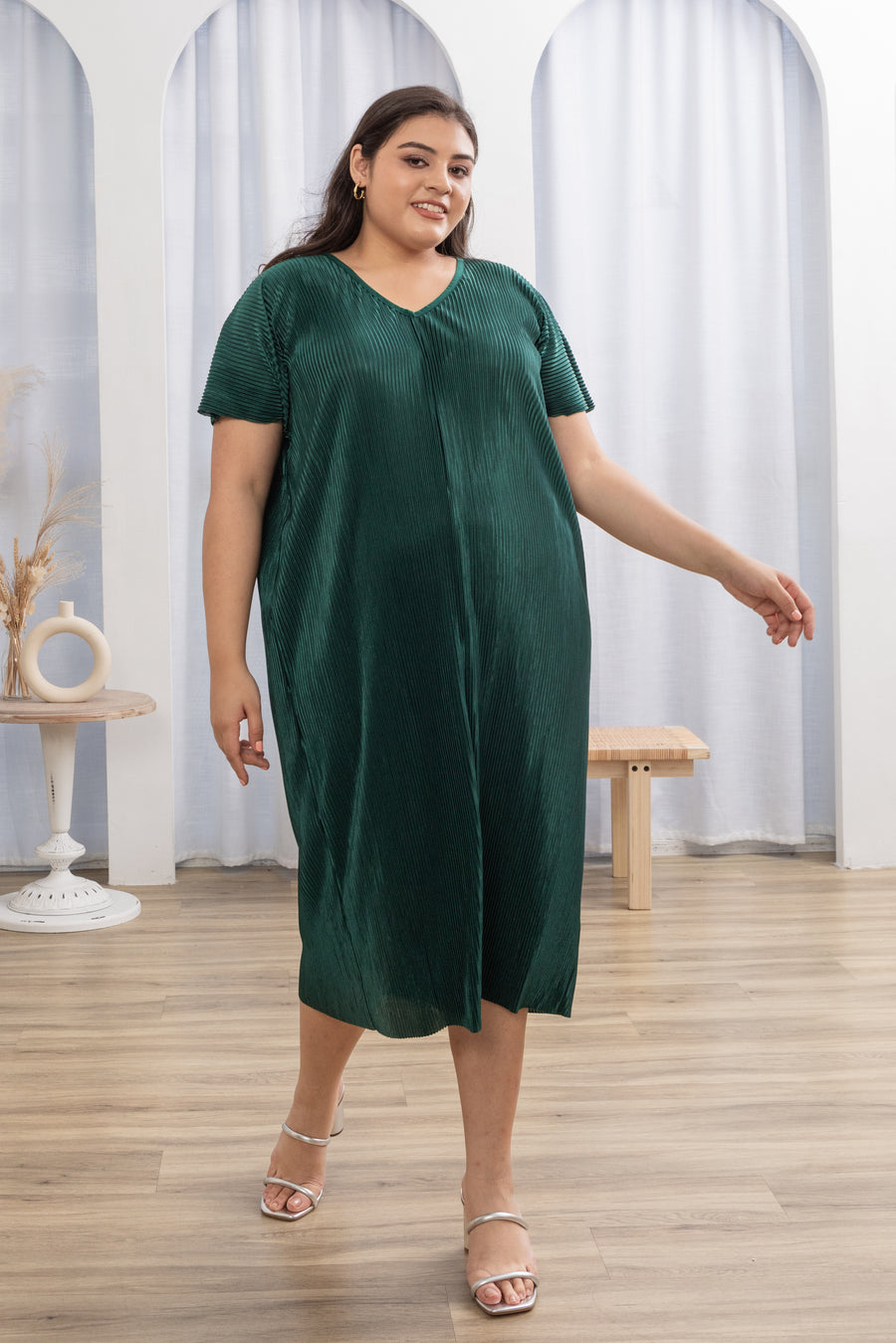 Victoria Pleated Dress In Emerald Green